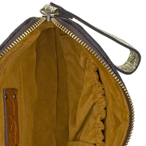 NWT💄 Patricia Nash Gold Wristlet - Picture 7 of 13